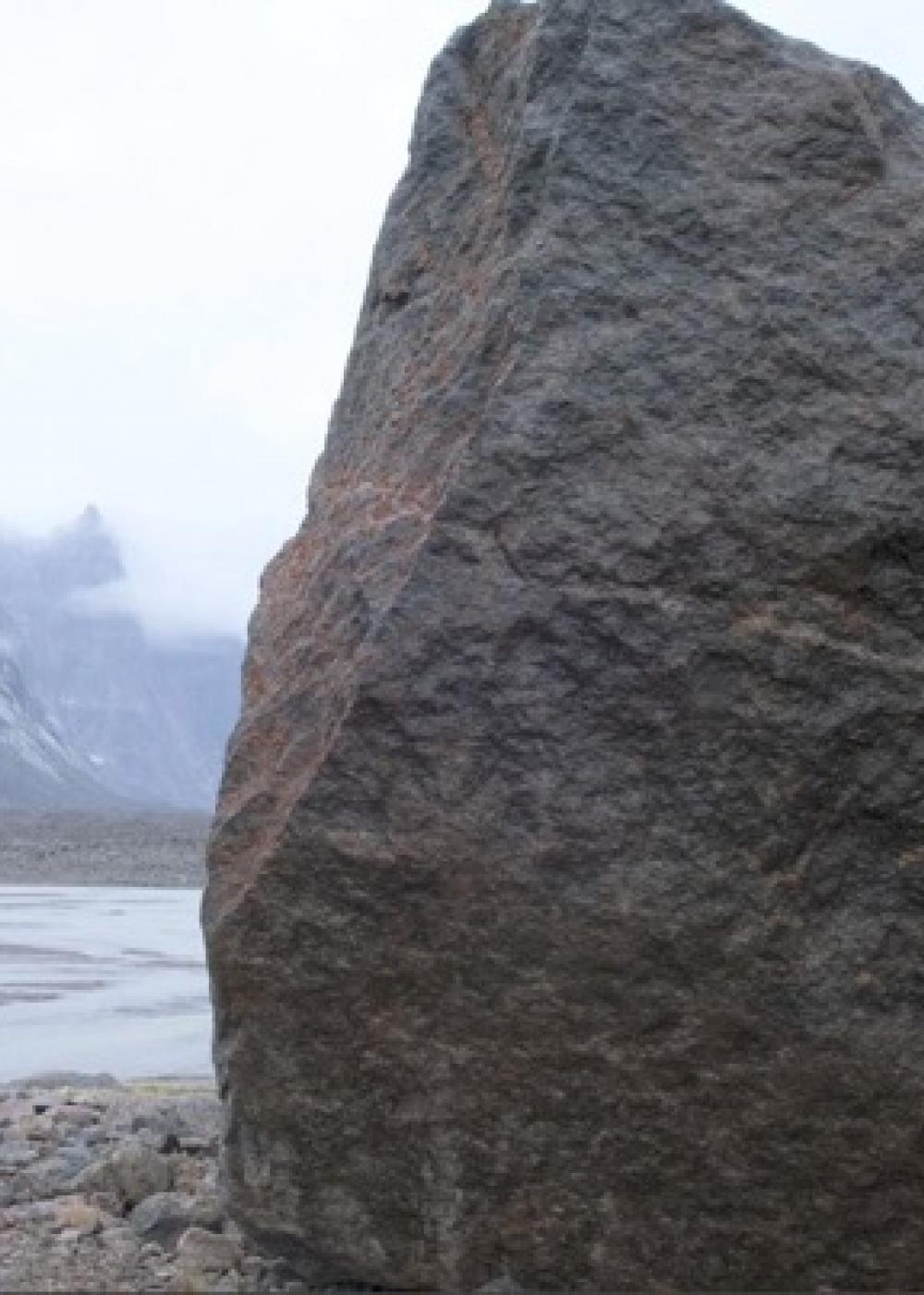 Chasms of Silence: Abimes de Silence